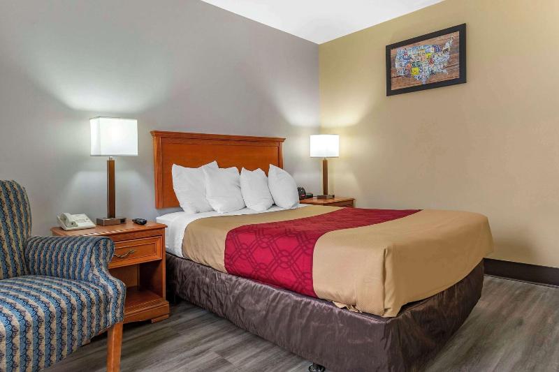 Econo Lodge & Suites Southern Pines image