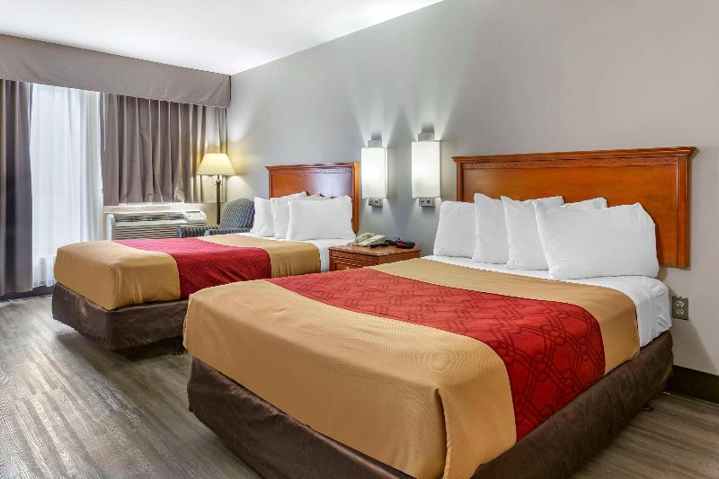 Econo Lodge & Suites Southern Pines image