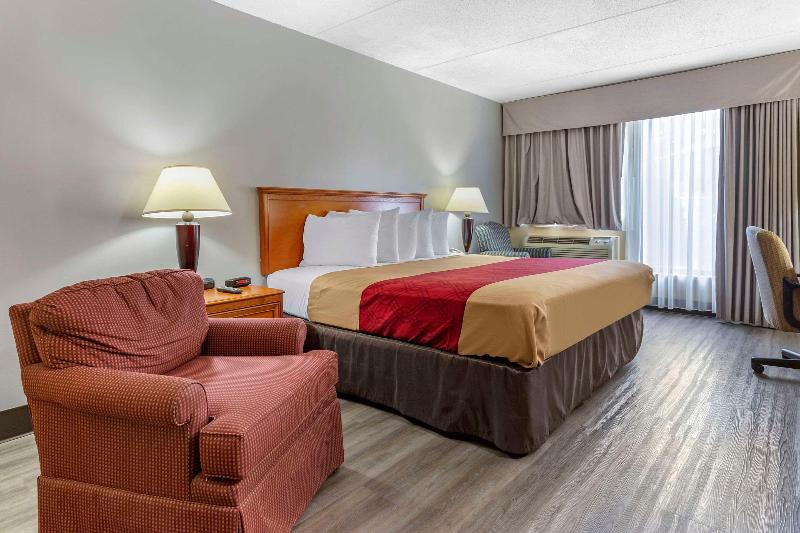 Econo Lodge & Suites Southern Pines image