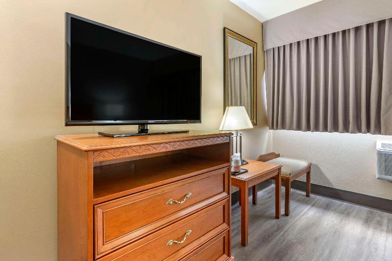 Econo Lodge & Suites Southern Pines image