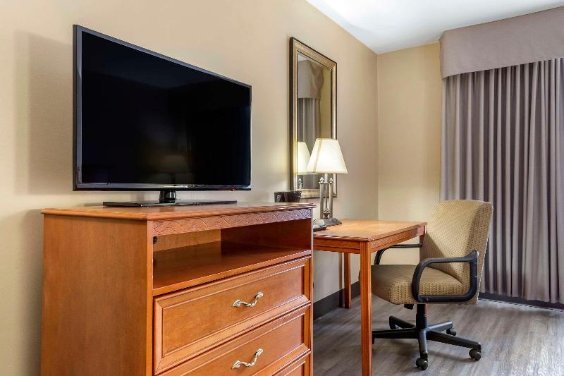 Econo Lodge & Suites Southern Pines image