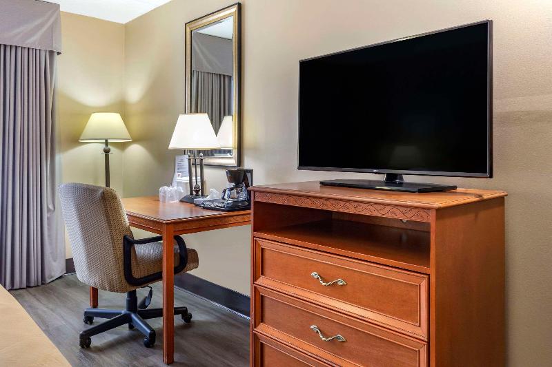 Econo Lodge & Suites Southern Pines image