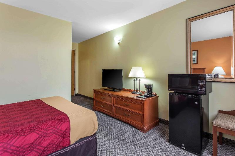 Econo Lodge & Suites Southern Pines image