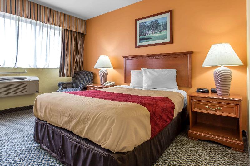Econo Lodge & Suites Southern Pines image