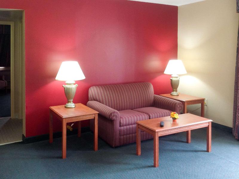 Econo Lodge & Suites Southern Pines image