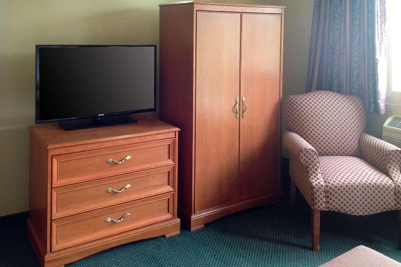 Econo Lodge & Suites Southern Pines image