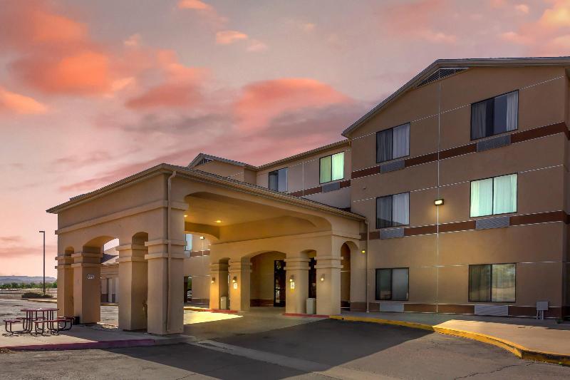Comfort Inn & Suites image
