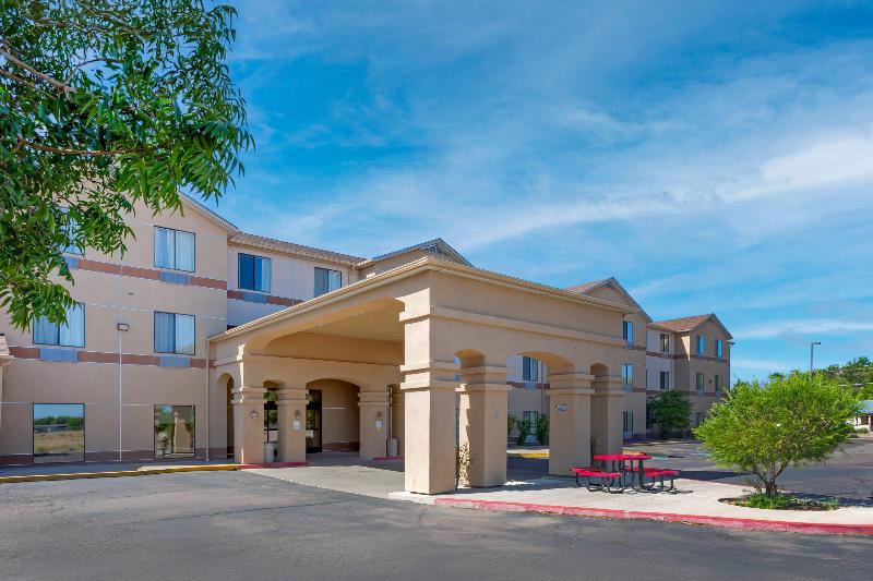 Comfort Inn & Suites image