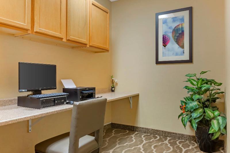 Comfort Inn & Suites image
