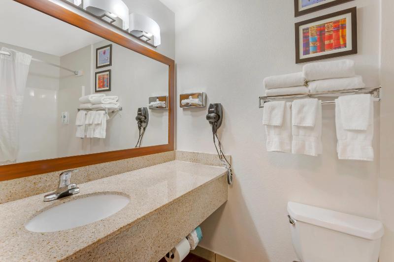 Comfort Inn & Suites image