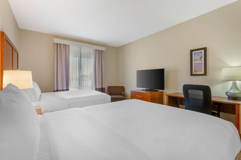Comfort Inn & Suites image