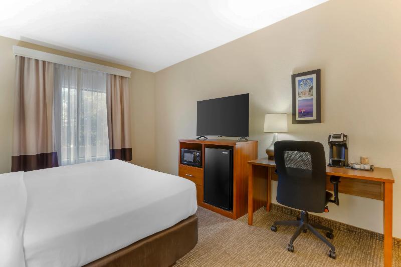 Comfort Inn & Suites image