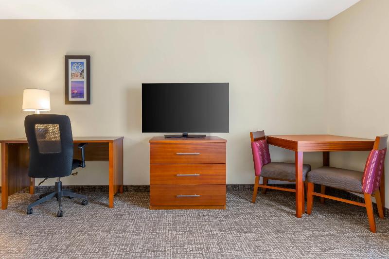 Comfort Inn & Suites image