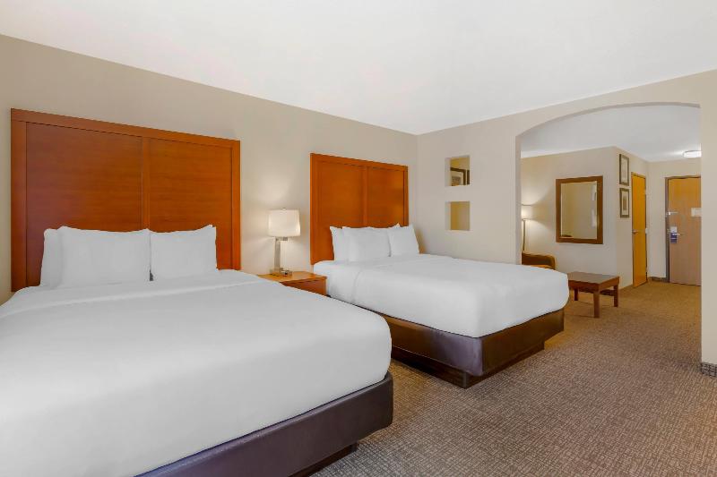 Comfort Inn & Suites image
