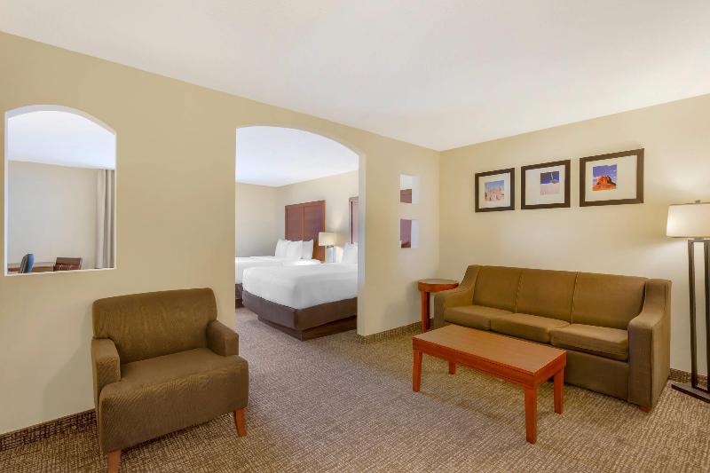 Comfort Inn & Suites image