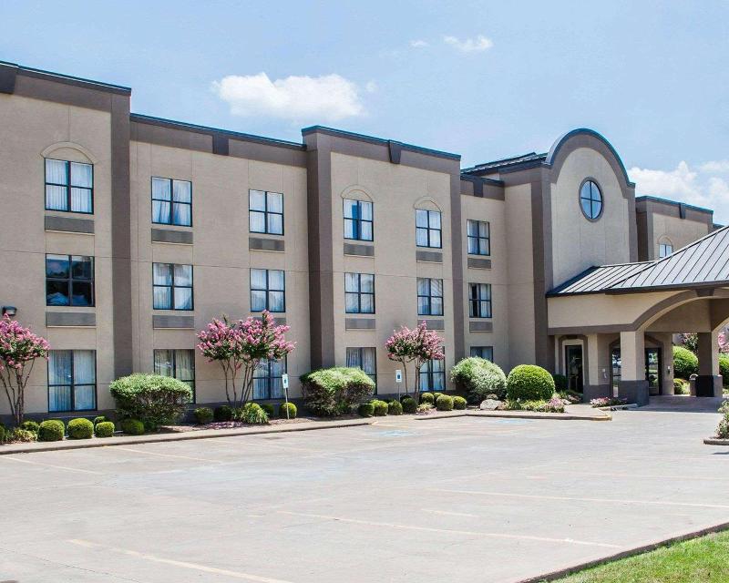 Comfort Suites McAlester image