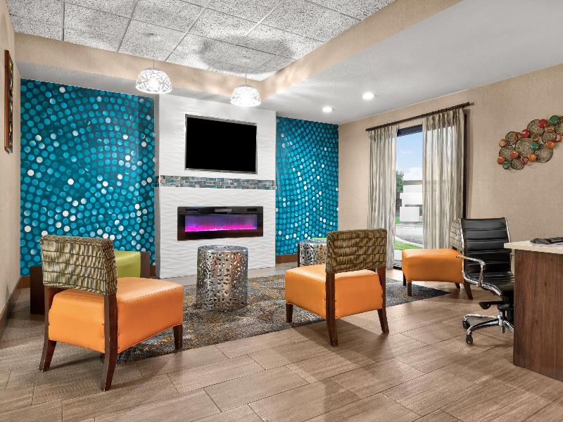 La Quinta Inn & Suites Oklahoma City-Midwest City image