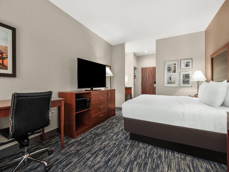 La Quinta Inn & Suites Oklahoma City-Midwest City image