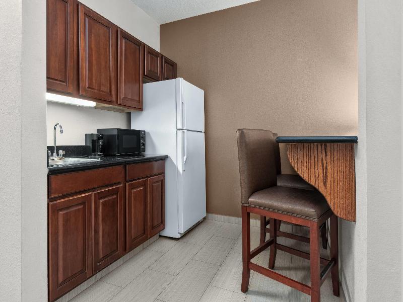 La Quinta Inn & Suites Oklahoma City-Midwest City image