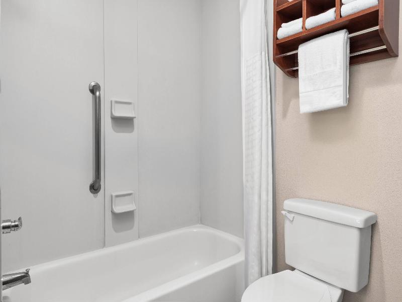 La Quinta Inn & Suites Oklahoma City-Midwest City image