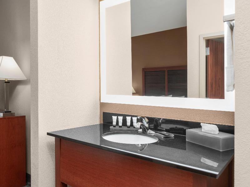 La Quinta Inn & Suites Oklahoma City-Midwest City image