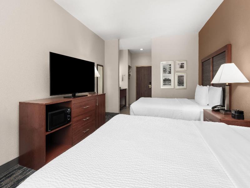 La Quinta Inn & Suites Oklahoma City-Midwest City image