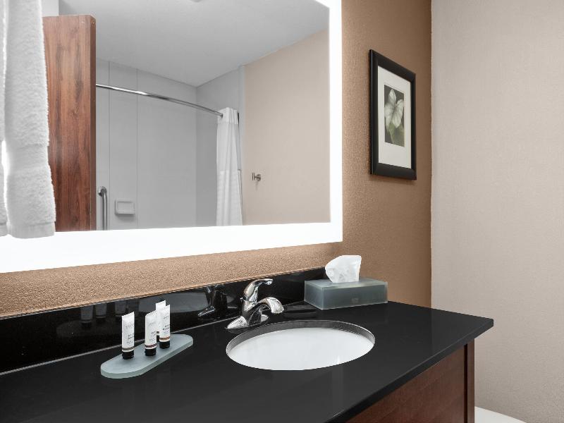 La Quinta Inn & Suites Oklahoma City-Midwest City image