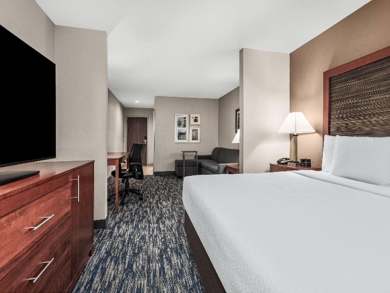 La Quinta Inn & Suites Oklahoma City-Midwest City image