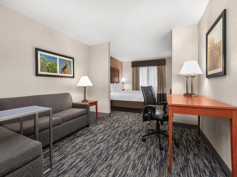La Quinta Inn & Suites Oklahoma City-Midwest City image