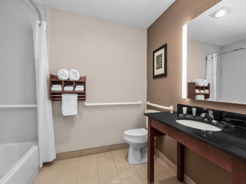 La Quinta Inn & Suites Oklahoma City-Midwest City image