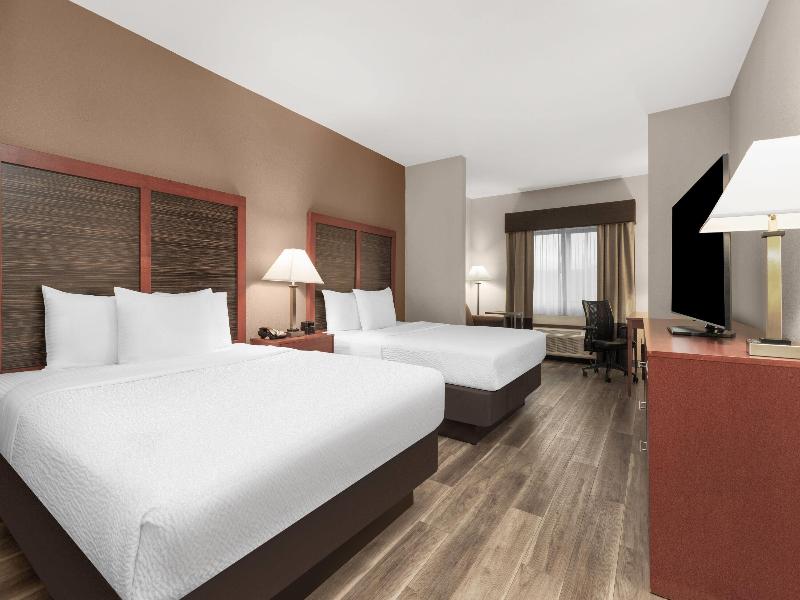 La Quinta Inn & Suites Oklahoma City-Midwest City image