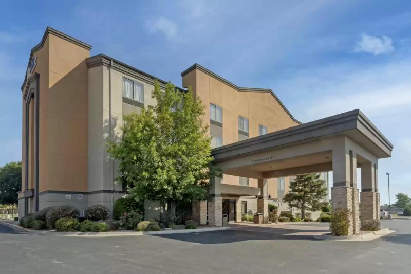 Holiday Inn Express & Suites Weatherford image