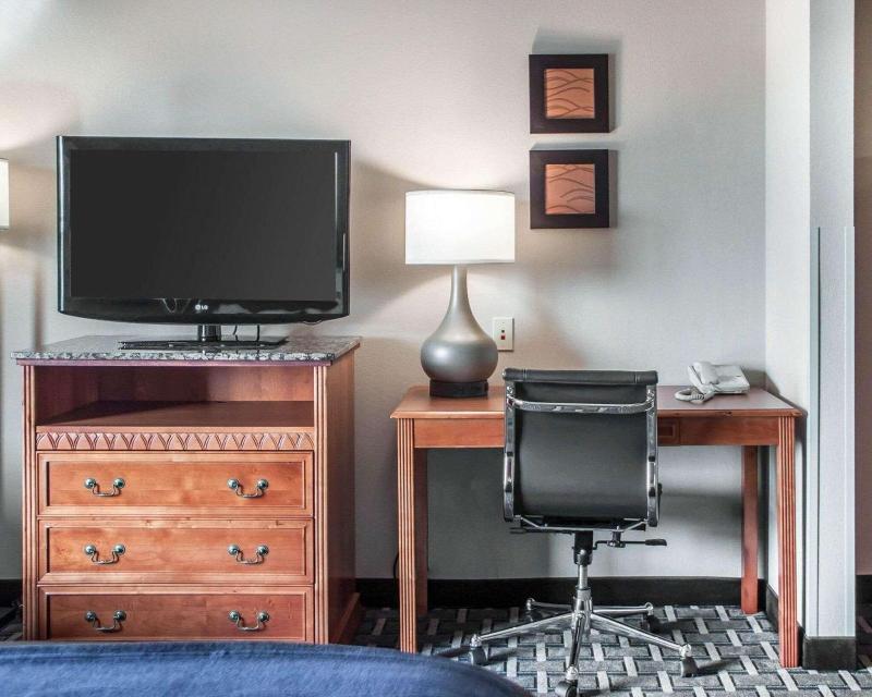 Holiday Inn Express & Suites Weatherford image