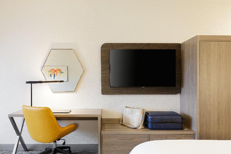 Holiday Inn Express & Suites Weatherford image