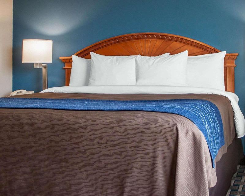 Holiday Inn Express & Suites Weatherford image