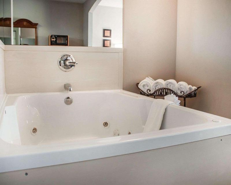 Holiday Inn Express & Suites Weatherford image
