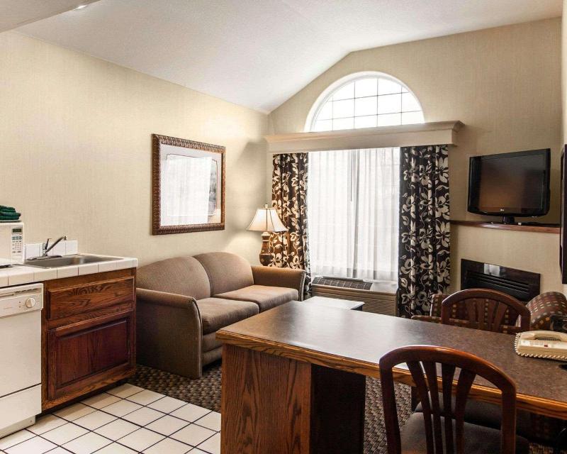 Comfort Suites Corvallis image