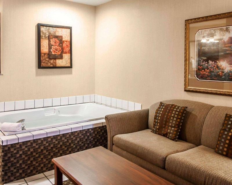 Comfort Suites Corvallis image