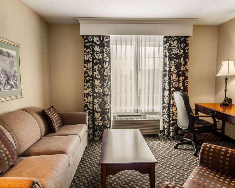 Comfort Suites Corvallis image