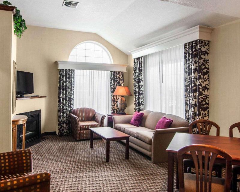 Comfort Suites Corvallis image