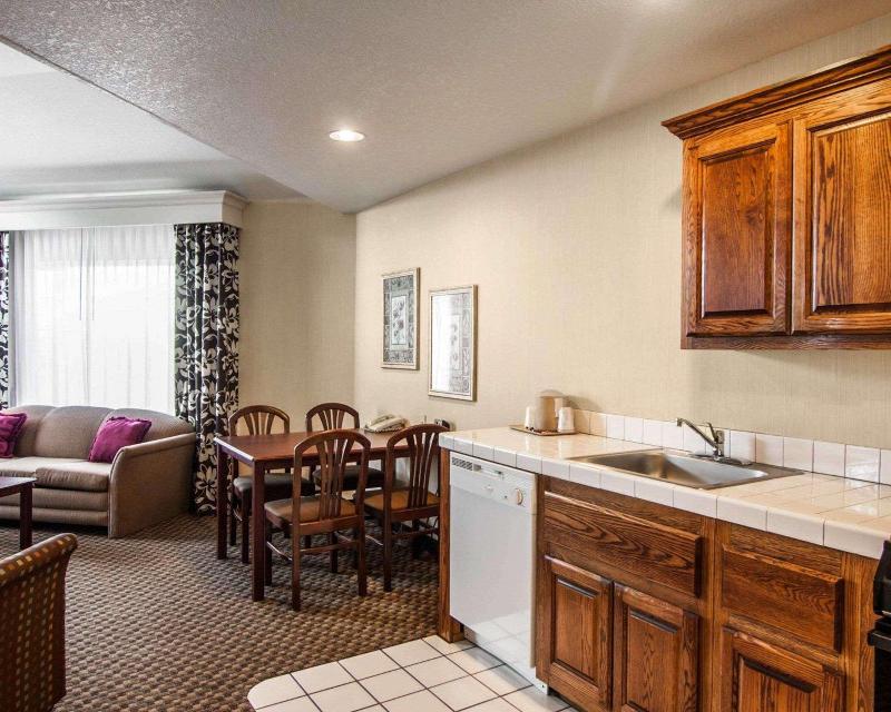 Comfort Suites Corvallis image