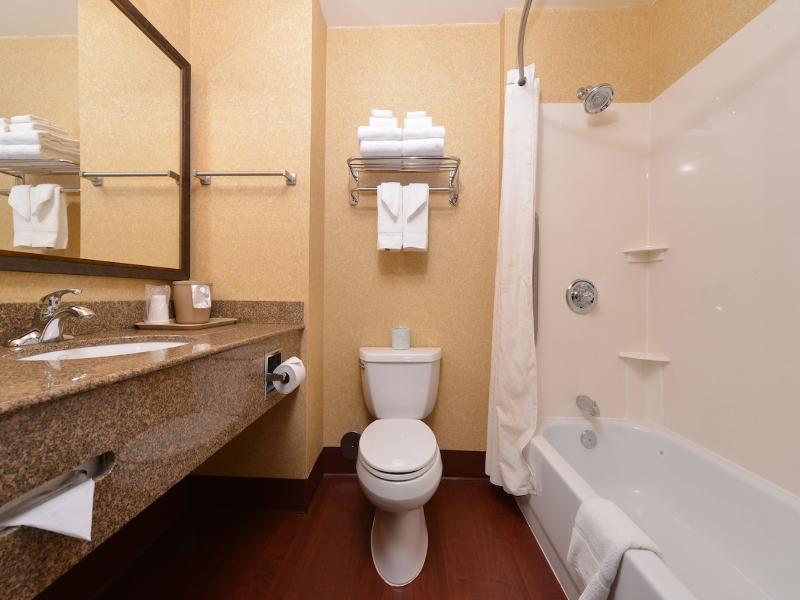 Comfort Inn & Suites Mcminnville image