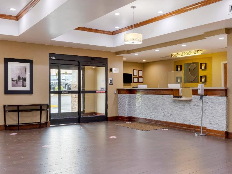 Comfort Suites Johnson City near University image