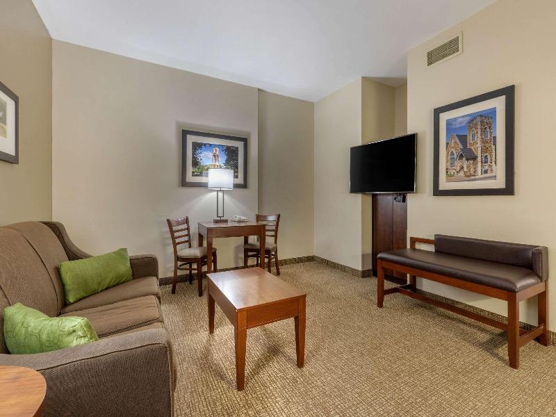 Comfort Suites Johnson City near University image