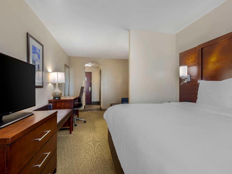 Comfort Suites Fort Worth image