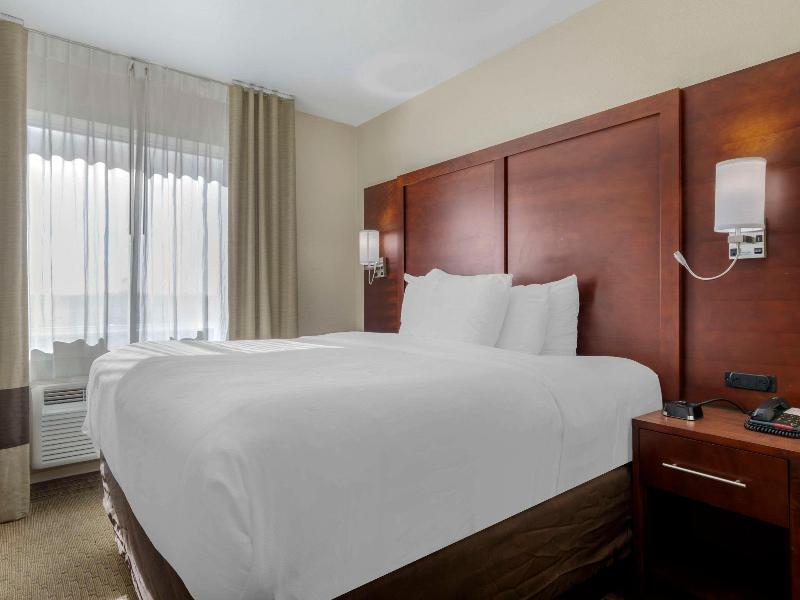 Comfort Suites Fort Worth image