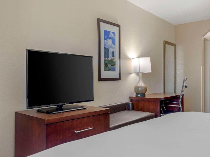 Comfort Suites Fort Worth image