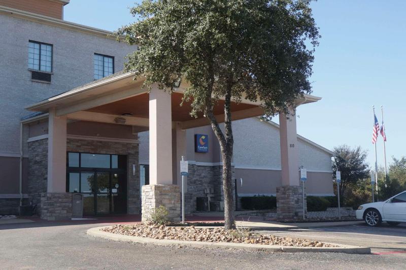 Comfort Inn & Suites Burnet image