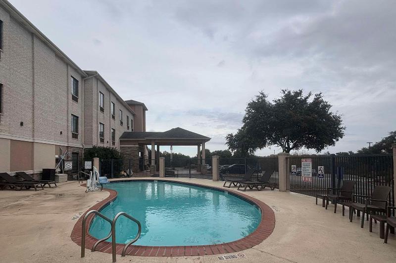 Comfort Inn & Suites Burnet image