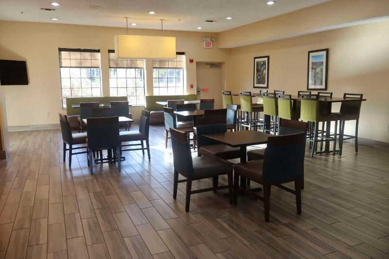 Comfort Inn & Suites Burnet image
